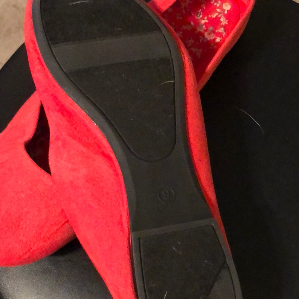 Red Flats - Picture 2 of 2